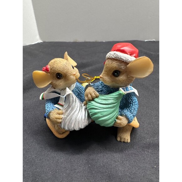Charming Tails "Lets Exchange A Kiss" Hersheys Kisses Ornament Braford Exchange - Picture 1 of 7